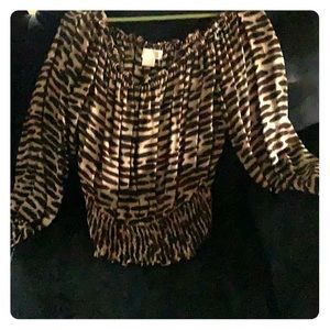 Off the shoulder very cute vintage Michael Kors💕